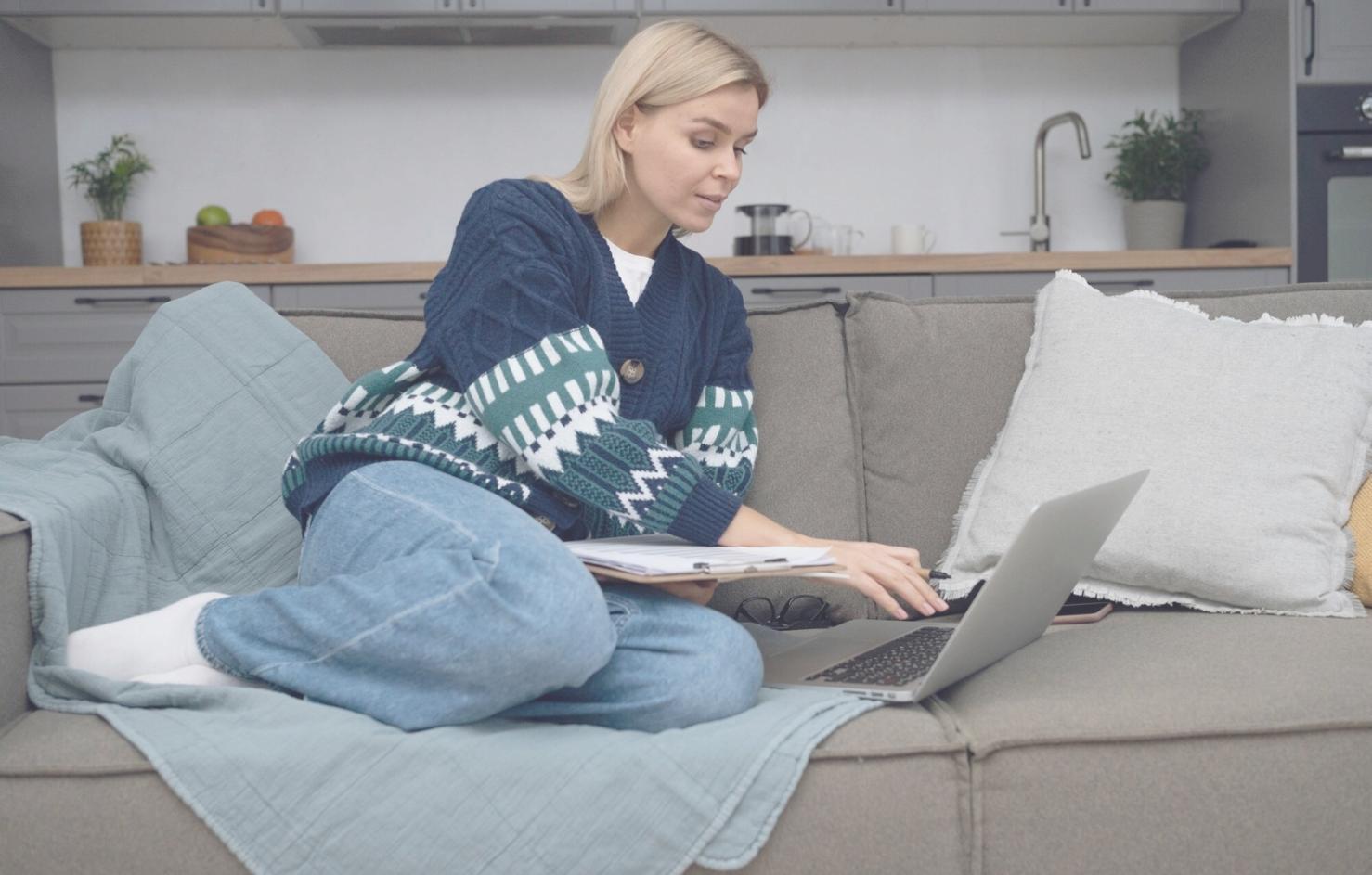 Sesión de formación financiera en sala de reuniones